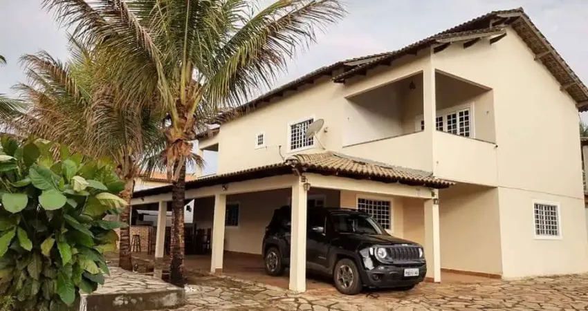 Locação de Casa grande com piscina em Arniqueiras - Aguardando Desocupação