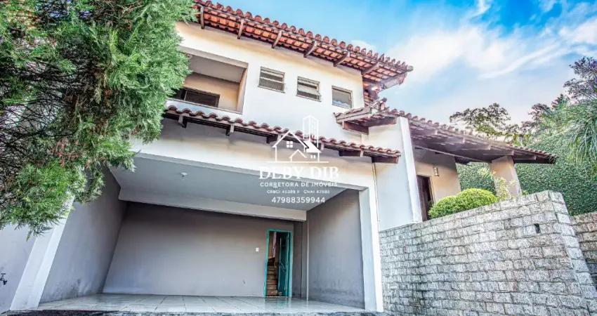 Casa com Piscina à Venda no Bairro Velha – Blumenau/SC