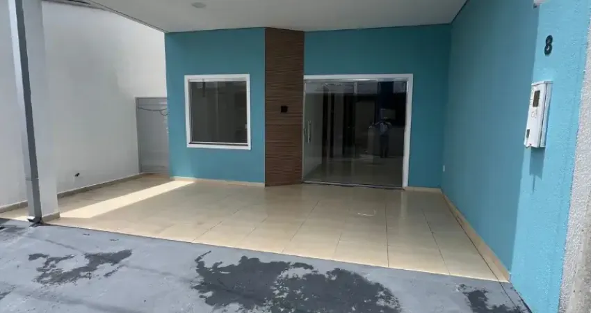 Alugo Casa em Residencial fechado/ Parque dez - Próximo de tudo