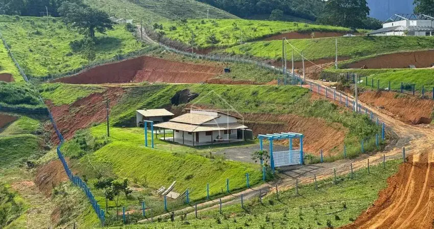 Terreno de 5.300m² em Fundão – Completo e Pronto para Morar