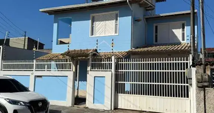 Casa Triplex à Venda | 4 Quartos | Parque Residencial Laranjeiras - Serra/ES