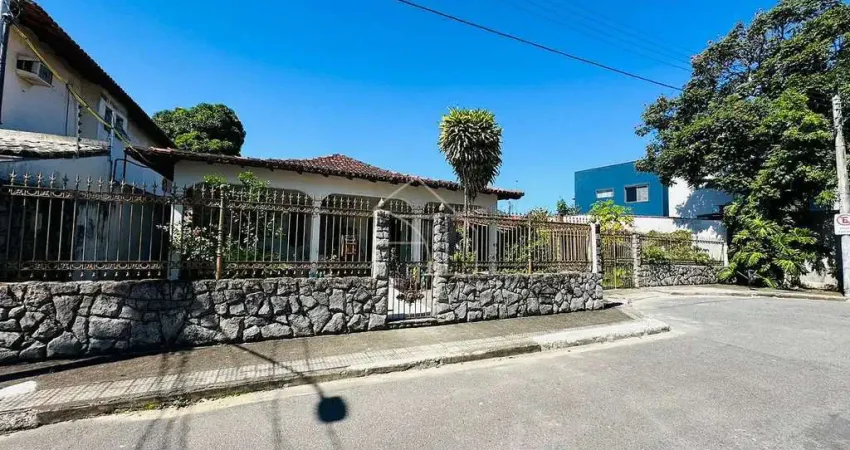 Casa com 4 quartos à venda na Avenida Carlos Gomes de Sá, Morada de Camburi, Vitória