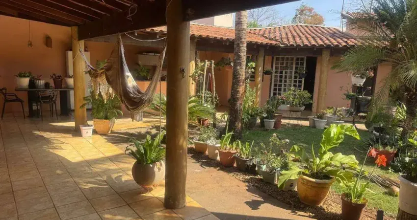 Casa com 4 quartos à venda no Jardim São Bento, Uberaba 