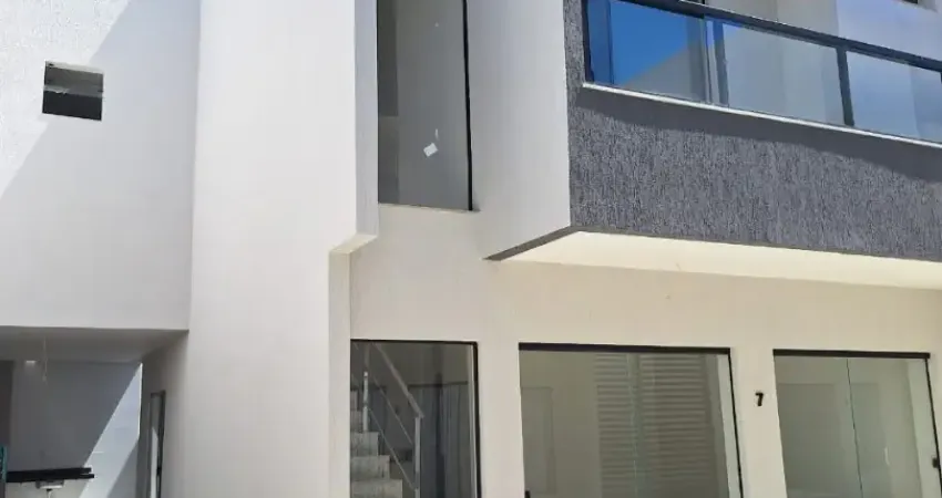 Casa duplex pronta para morar condomínio fechado com segurança 24 horas ,