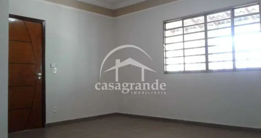 Casa com 4 quartos para alugar no Santa Mônica, Uberlândia 
