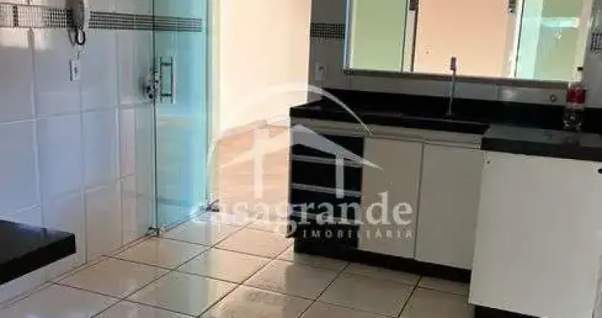 Casa com 3 quartos para alugar no Jardim Holanda, Uberlândia 