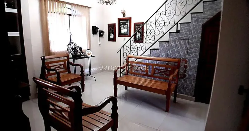 Linda casa 05 quartos no Bairro Jardim Laranjeiras em Juiz de Fora - MG