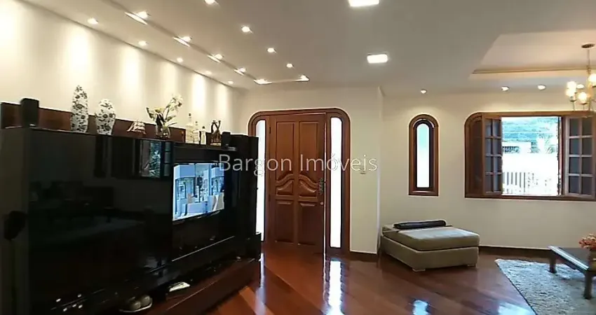 Excelente casa 04 quartos com suíte para venda no Bairro Jardim Laranjeiras em Juiz de Fora MG