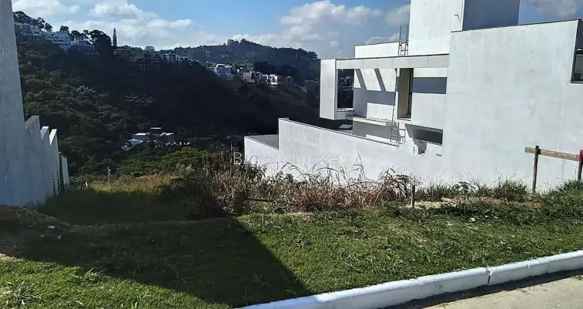 Lote com 510 metros quadrados para venda no Condomínio Portal do Aeroporto em Juiz de Fora