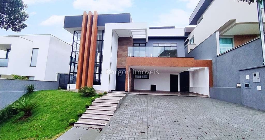 Excelente casa duplex, 4 quartos,  em condomínio fechado com incrível vista para represa de São Pedro.