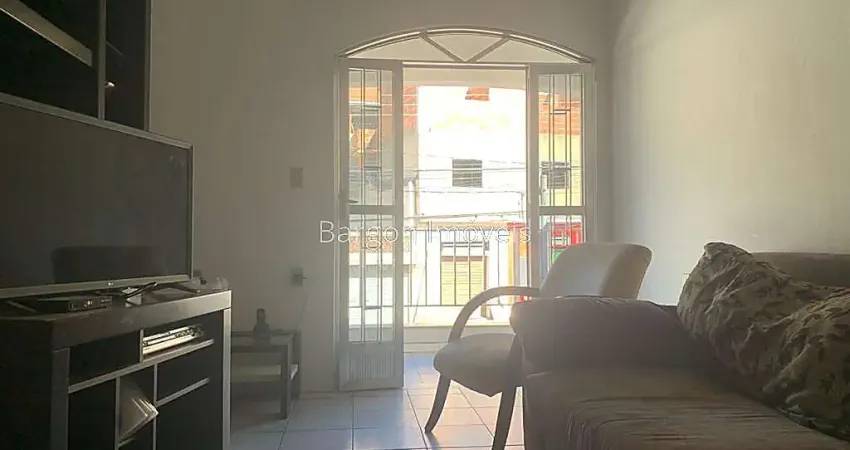 Casa com 03 quartos sendo 1 suíte à venda no Bairro Progresso em Juiz de Fora MG.