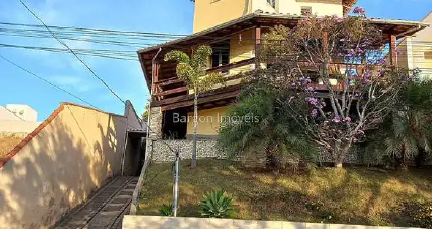 Excelente casa de 03 quartos sendo uma suíte a venda no Condomínio Nova Gramado em Juiz de Fora