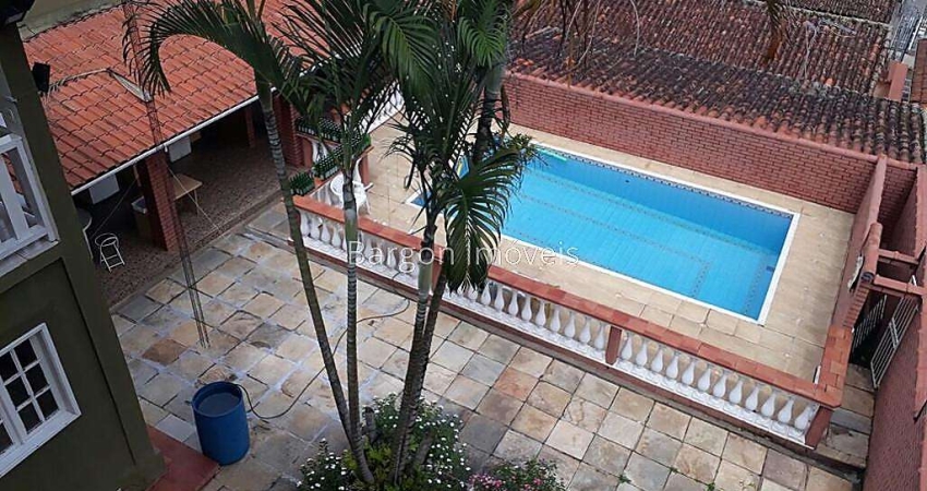 Excelente casa de 6 quartos sendo 2 suítes no Bairro Vale do Ipê em Juiz de Fora