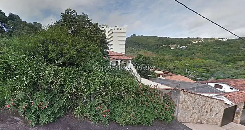 Terreno de 300 metros para venda próximo ao Parque da Lajinha em Juiz de Fora