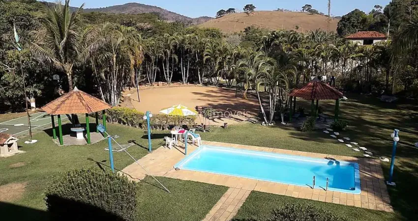 Granja com 05 quartos sendo 1 suíte para venda no bairro Cedofeita em Matias Barbosa