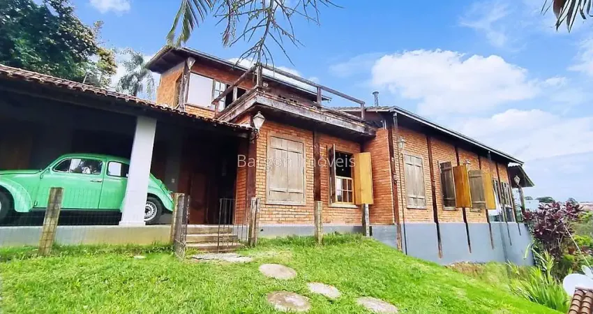 Maravilhosa Casa 3 quartos sendo 1 suíte a venda no Condomínio Parque Jardim da Serra em Juiz de Fora