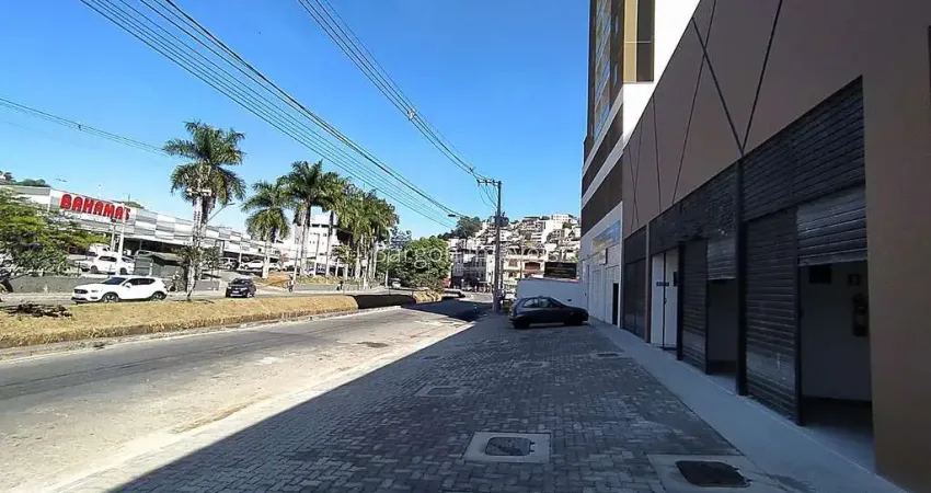 Lojão novo com 307 metros de frente para a rua com 15 metros de frente e pé direito alto para Venda no Bairro Teixeiras em Juiz de Fora
