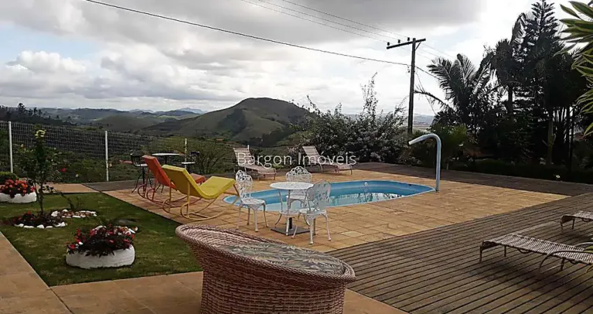 Linda granja em condomínio com no Bairro Santa Cruz em Juiz de Fora