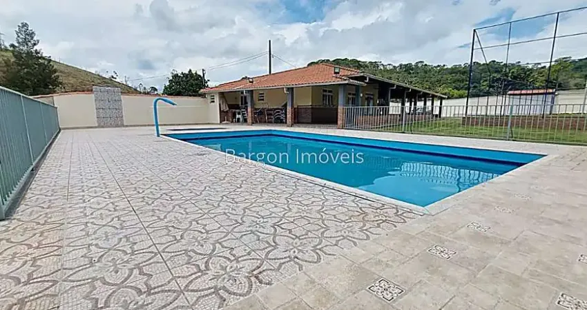 Granja com 3 quartos sendo 1 suíte e área de lazer a venda no Granjeamento do Pavão em Juiz de Fora