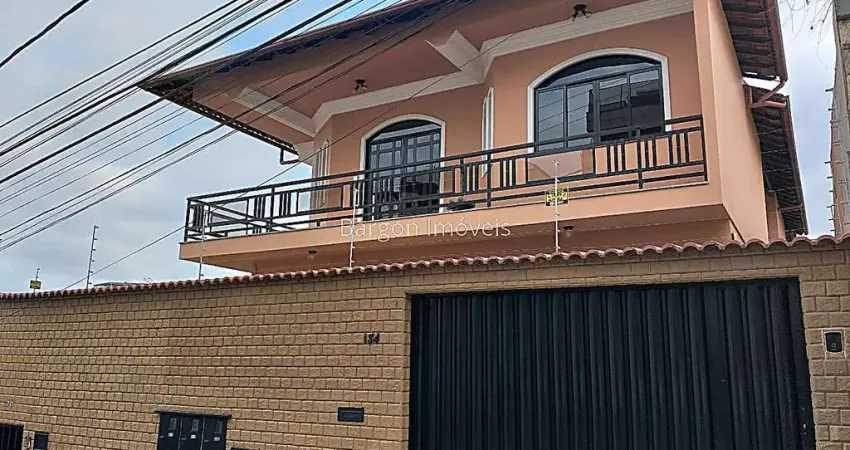 Casa com 3 quartos à venda no Bairro Jardim Laranjeiras em Juiz de Fora