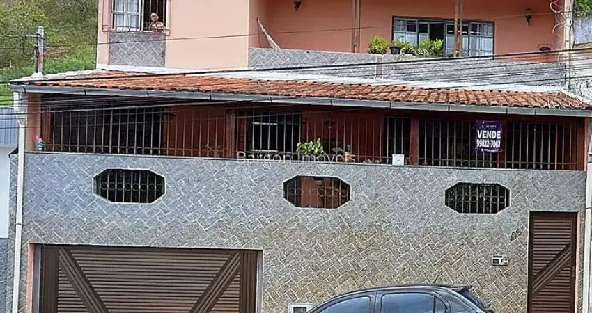 Casa com 261 metros quadrados com 5 quartos sendo 4 suites e piscina a venda no Bairro Jardim do Sol em Juiz de Fora