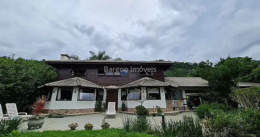 Excelente granja com 2 quartos a venda em Condomínio no Bairro Salvaterra em Juiz de Fora