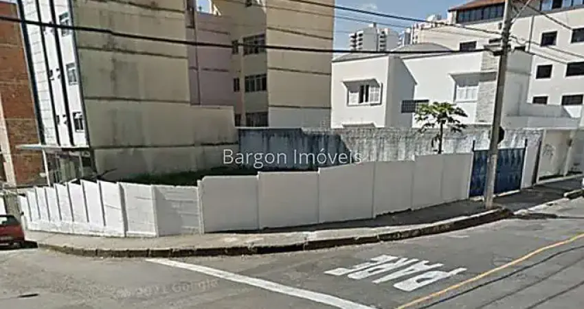 Terreno à venda de esquina com 475 metros a venda no Bairro Cascatinha em Juiz de Fora