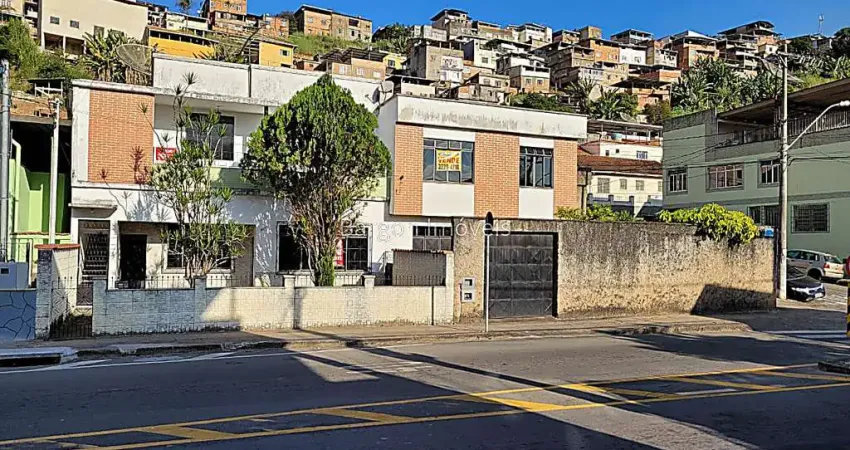 Casa comercial e residencial com 7 quartos e 5 vagas de garagem para venda no Bairro Cerâmica em Juiz de Fora