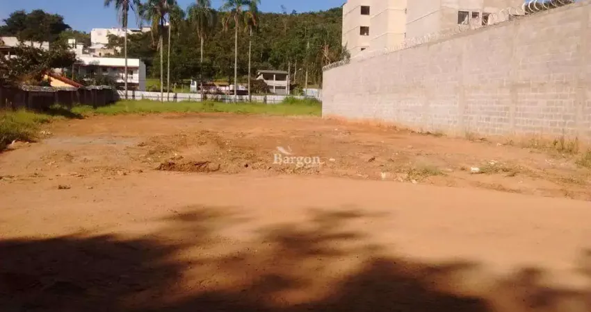 Terreno com 1718 metros quadrados com projeto para 88 apartamentos à venda no bairro São Pedro - Juiz de Fora
