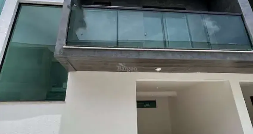 Casa com 2 suítes e 2 vagas de garagem a venda em Condomínio Fechado no Bairro Marilândia em Juiz de Fora
