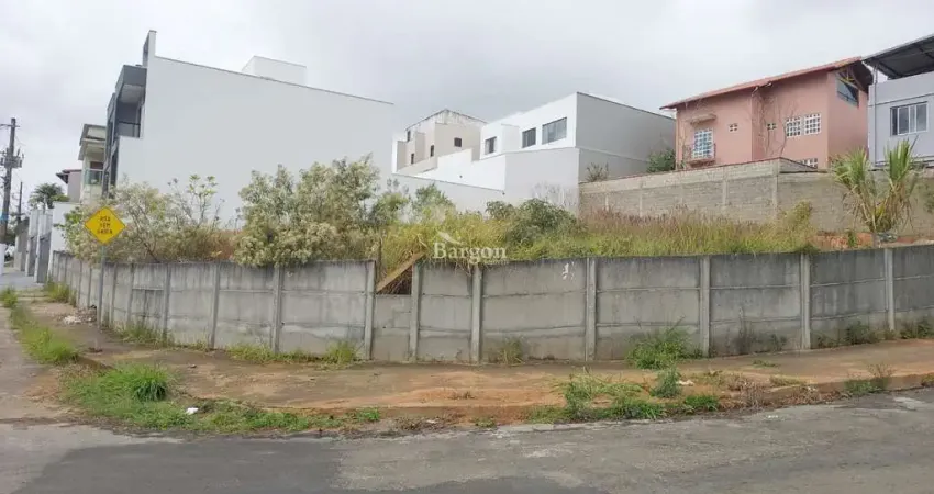 Lote com 427m² a venda no bairro Aeroporto em Juiz de Fora.
