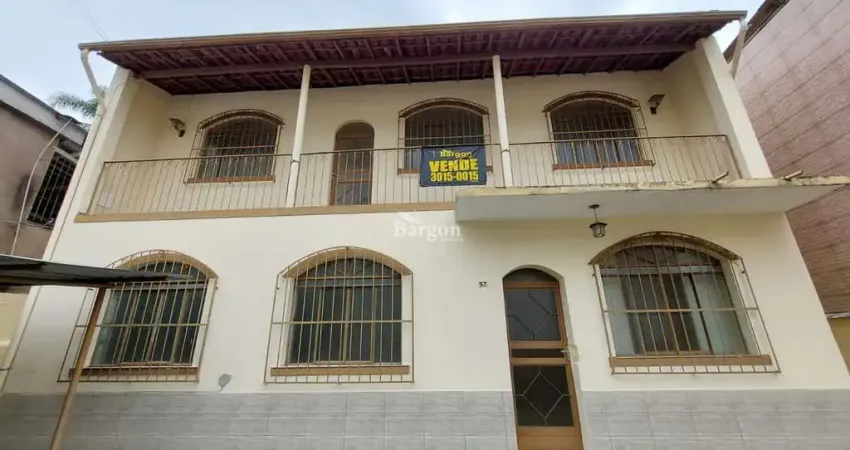 Casa Duplex com 4 quartos a venda no Bairro Santa Cecília em Juiz de Fora
