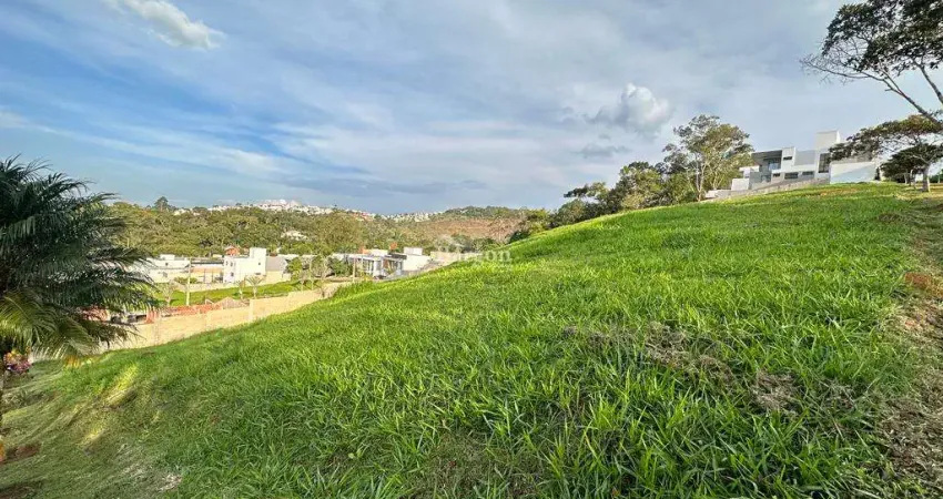Lote com 668m² a venda no Condomínio Residencial Alvim em Juiz de Fora