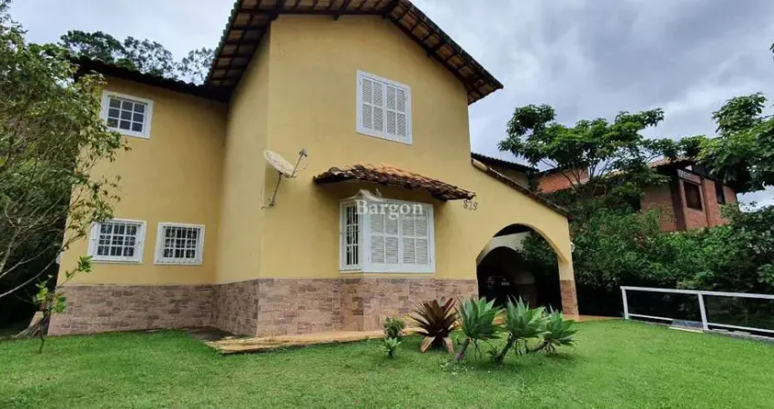 Casa duplex 3 quartos sendo 1 suíte master e 2 vagas de garagem a venda no Bairro Novo Horizonte em Juiz de Fora