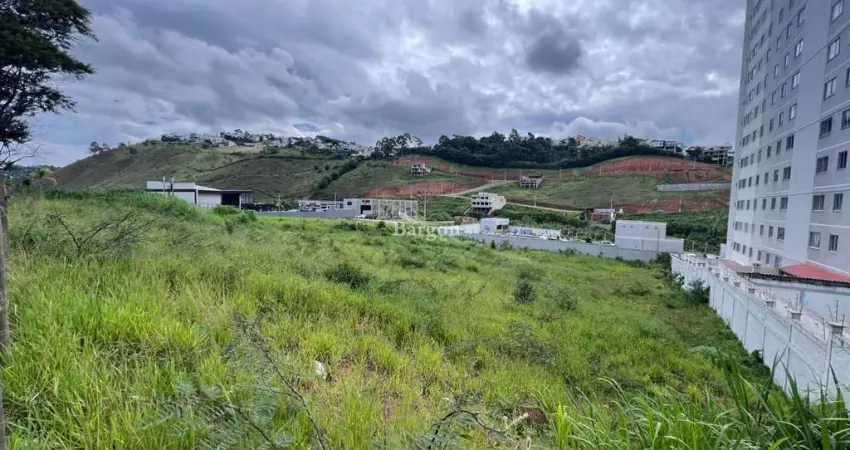 Área comercial com 3036 m quadrados no São Pedro em Juiz de Fora