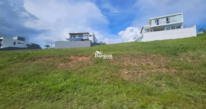 Lote plano com 537 m² a venda no Condomínio Alphaville em Juiz de Fora