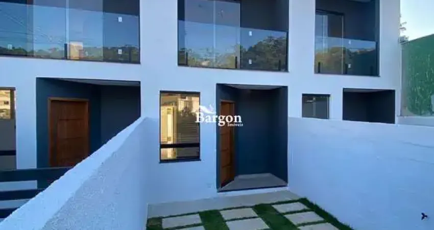 Casas 2 quartos sendo 1 suíte com varanda e área externa 1 vaga a venda no Bairro Grama em Juiz de Fora