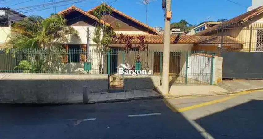 Casa com 3 quartos sendo 1 suíte a venda no Bairro Grajaú em Juiz de Fora