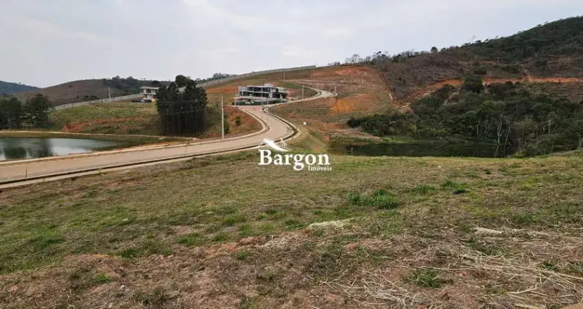Lote plano com 300 metros quadrados a venda no Condomínio Estrela do Lago em Juiz de Fora