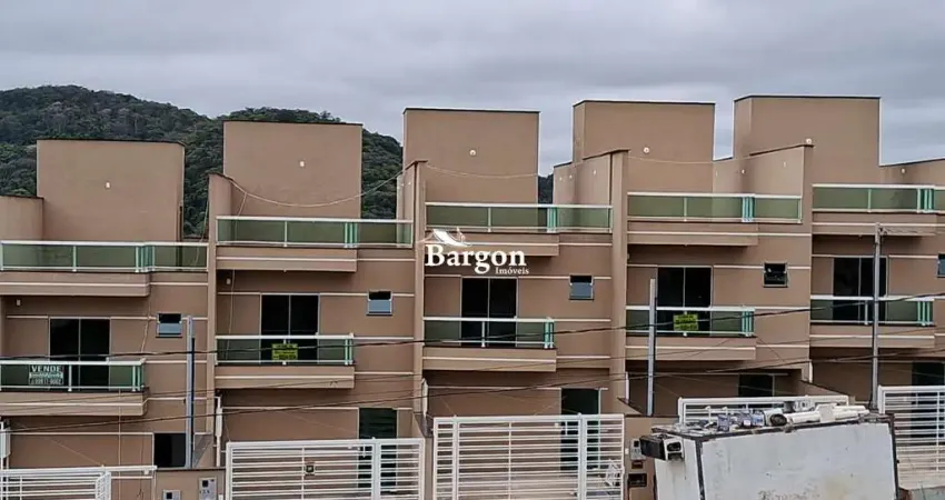 Casa triplex com 2 quartos à venda no Bairro Jardim São João em Juiz de Fora