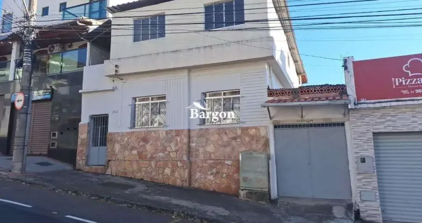 Casa com 4 quartos sendo 1 suíte à venda no Bairro São Mateus em Juiz de Fora