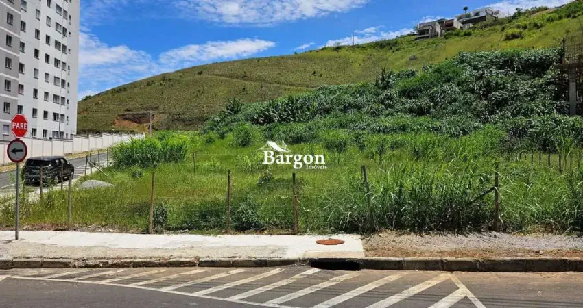 Terreno plano com 360m² a venda para fins comerciais ou residenciais no Bairro Aeroporto em Juiz de Fora