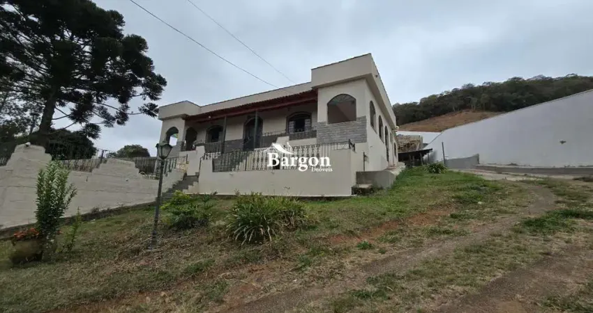 Granja ampla com 4 quartos sendo 1 suíte a venda no Bairro Paço Del Rey em Juiz de Fora