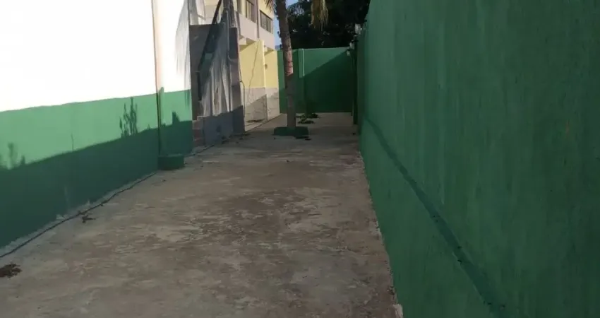 Casa com 3 quartos para alugar no Jacintinho, Maceió 