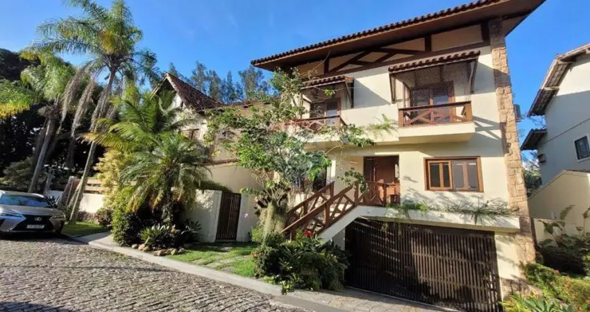 Vendo Casa com 5 quartos (4 suítes), 4 vagas na Barra da Tijuca