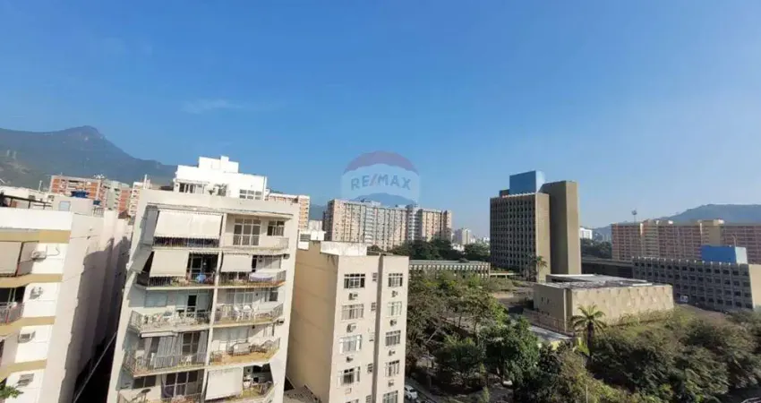 Vendo apartamento de 03 quartos, 1 suíte, frente,  na rua Barão de São Francisco, Andaraí, Tijuca.