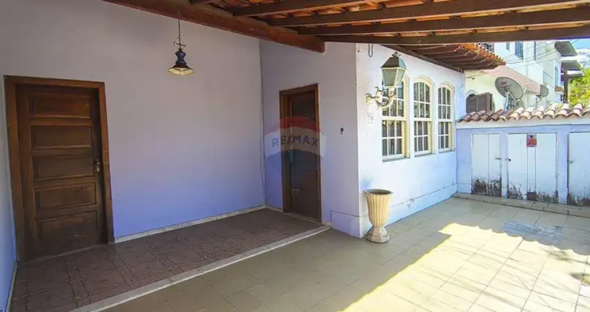 Casa à venda com 211m2, 3 quartos, por R$ 435.000, em rua fechada, na Taquara