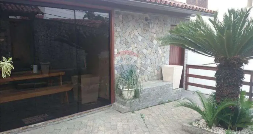 Casa com 3 quartos, 3 banheiros no condomínio Gramado, Taquara, Jacarepaguá.