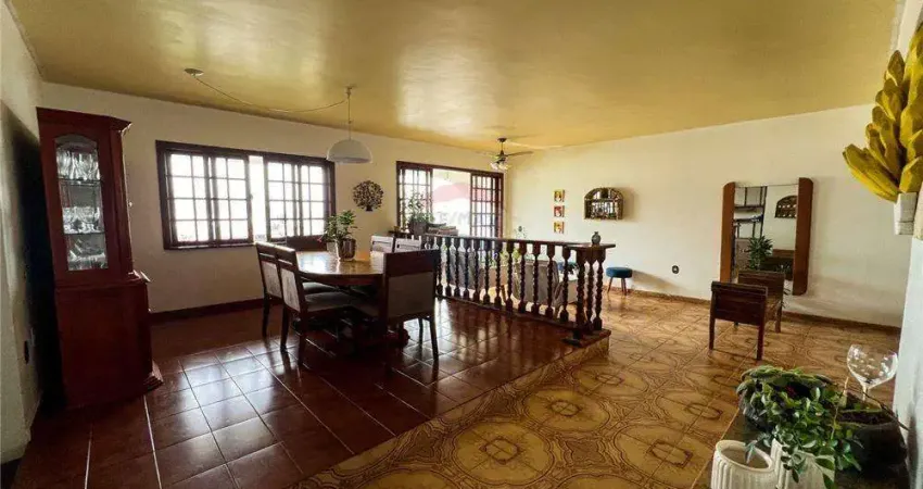 Casa Ampla e Aconchegante na Freguesia Jacarepaguá por R$ 760.000, com 4 quartos , 369 m², em terreno de 12x49 ( 588m²) na Freguesia.