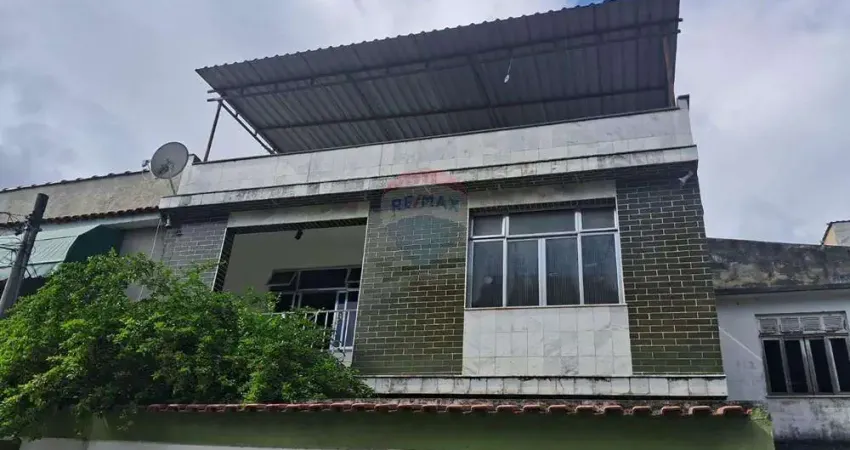 Casa de Vila à Venda na Estrada Intendente Magalhães, em Madureira, com 259 m² e 3 quartos